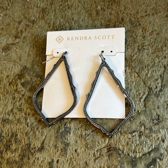 Kendra Scott gunmetal earrings new sophea drop - Picture 1 of 2